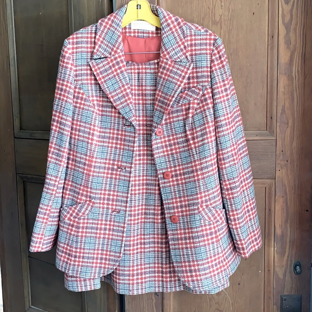 Vintage Pendleton Ladies Wool Suit in Red & Green. Sz 12 jacket, Sz 10 skirt